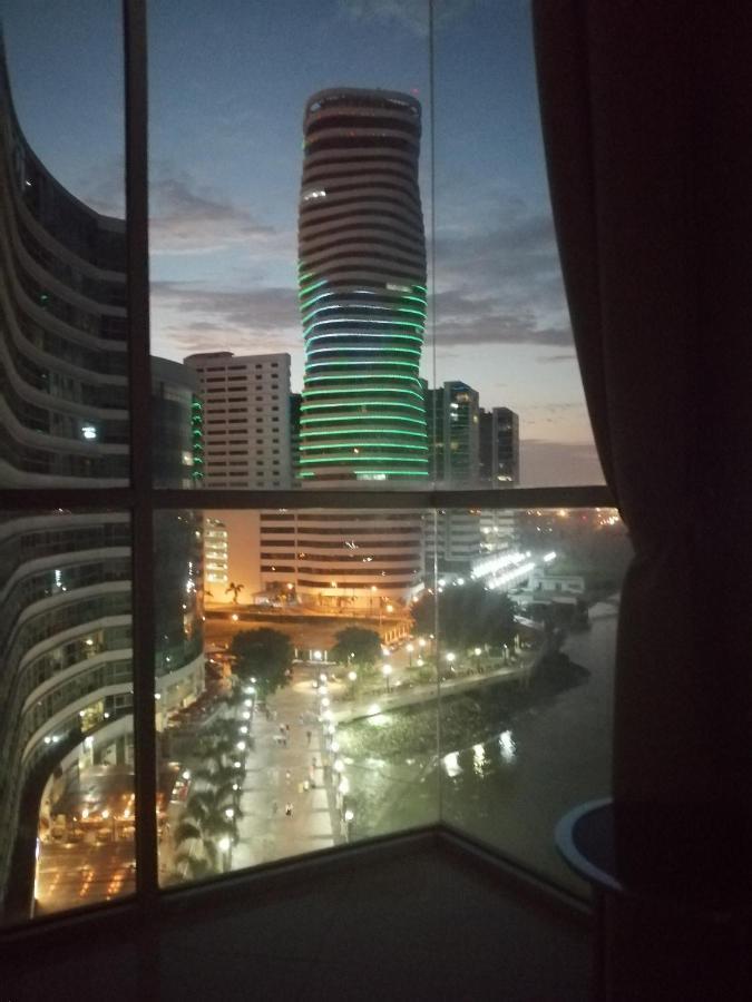 Puerto Santa Ana Suites Гуаякиль Экстерьер фото