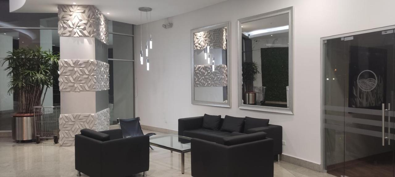 Puerto Santa Ana Suites Гуаякиль Экстерьер фото