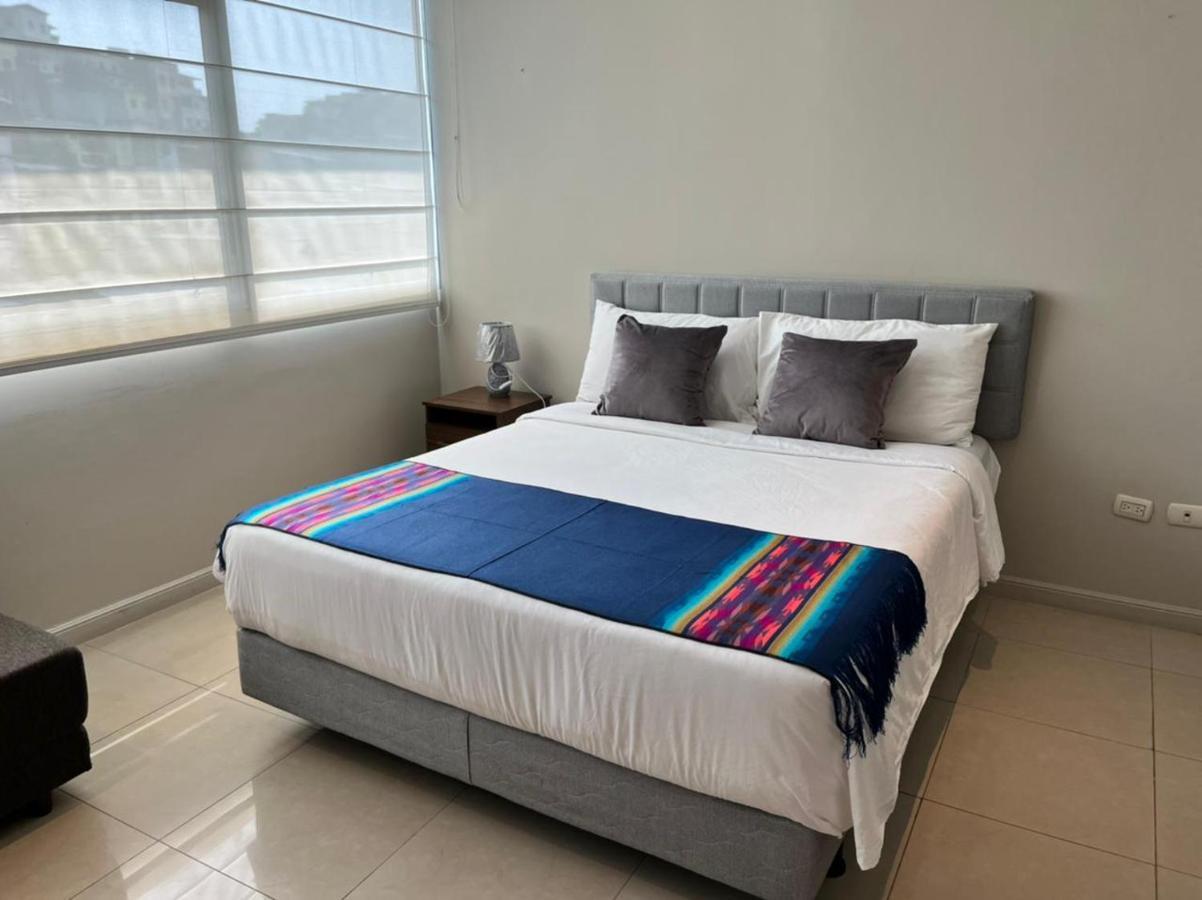 Puerto Santa Ana Suites Гуаякиль Экстерьер фото