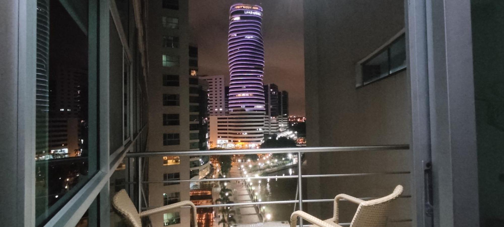 Puerto Santa Ana Suites Гуаякиль Экстерьер фото