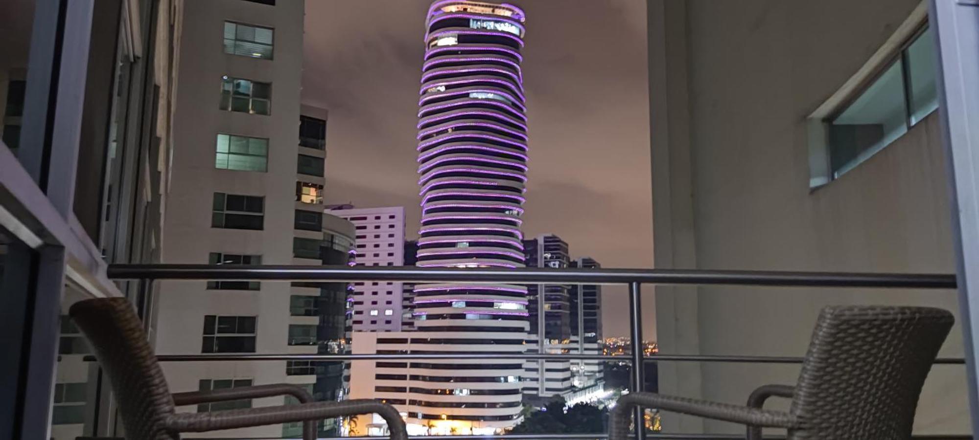 Puerto Santa Ana Suites Гуаякиль Экстерьер фото