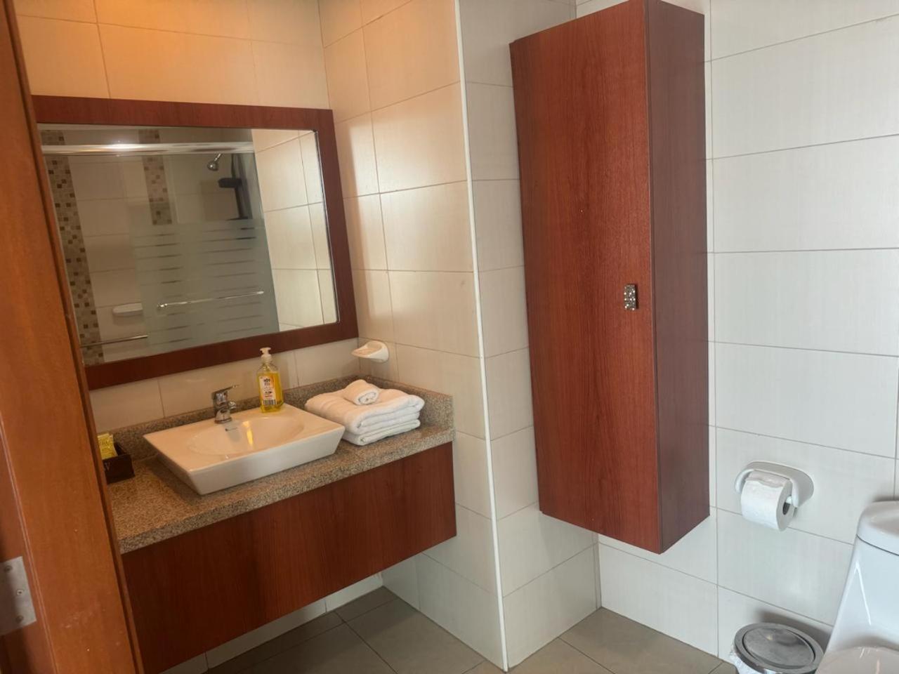 Puerto Santa Ana Suites Гуаякиль Экстерьер фото