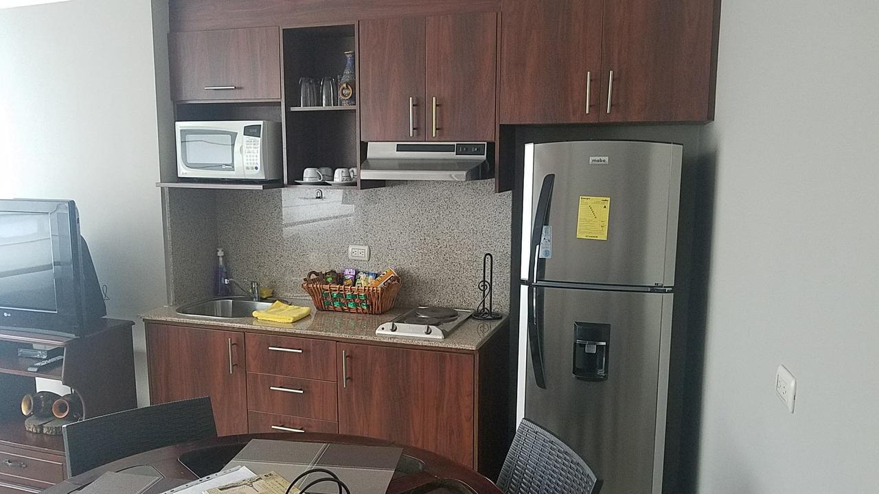 Puerto Santa Ana Suites Гуаякиль Экстерьер фото